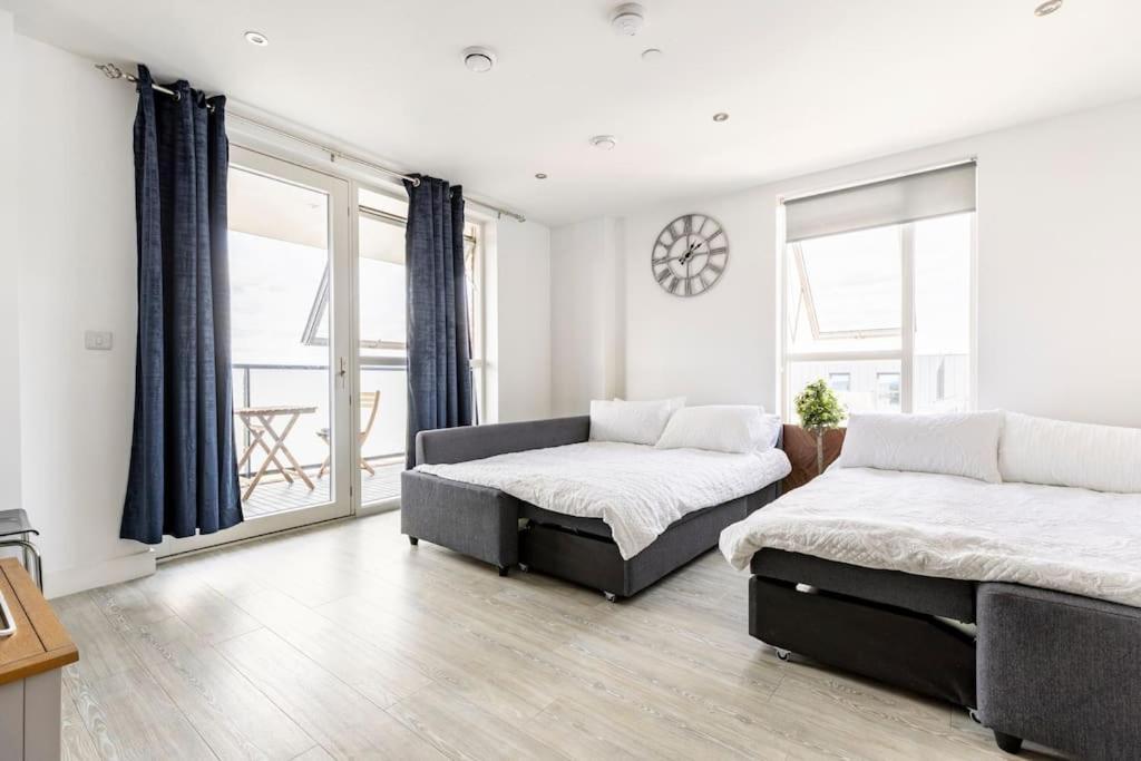 Stylish & Comfortable Top-Floor Flat In Harrow Londra Dış mekan fotoğraf