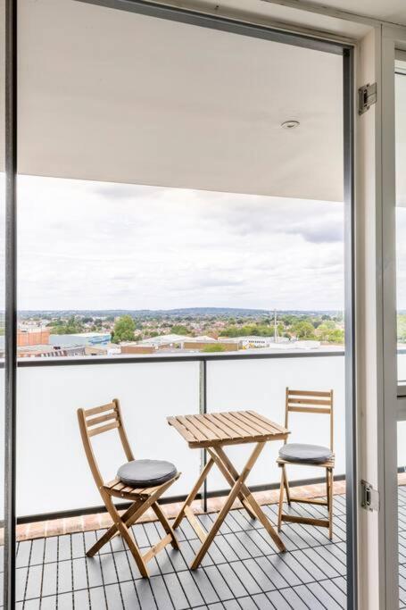 Stylish & Comfortable Top-Floor Flat In Harrow Londra Dış mekan fotoğraf