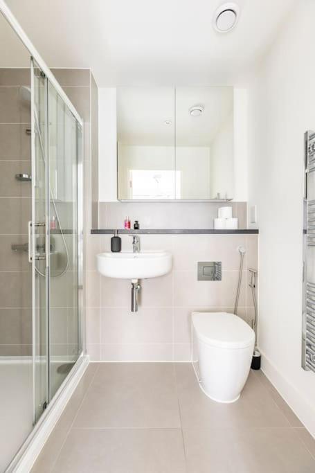 Stylish & Comfortable Top-Floor Flat In Harrow Londra Dış mekan fotoğraf