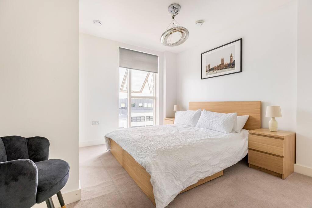 Stylish & Comfortable Top-Floor Flat In Harrow Londra Dış mekan fotoğraf